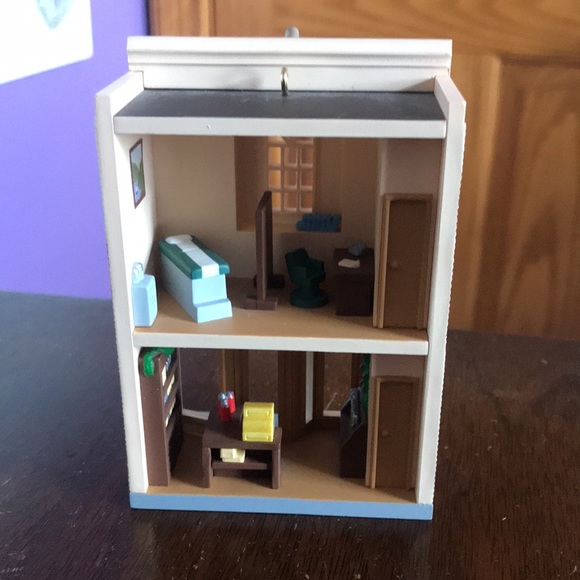 Hallmark “Grocery Store” Ornament - Picture 3 of 3